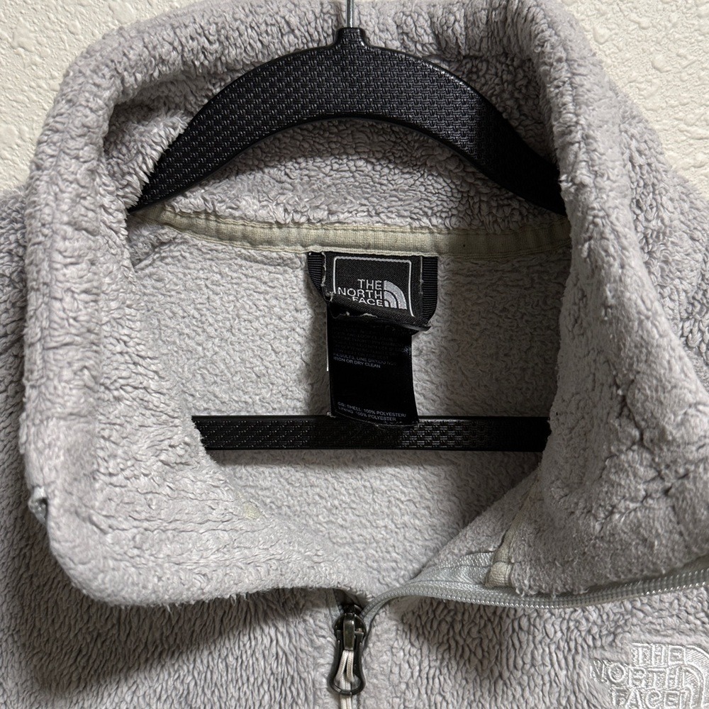 The North Face Women's Light Gray Fleece Jacket - Picture 6 of 12